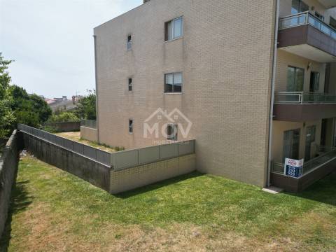 Apartamento T3 com terraço e jardim privativo