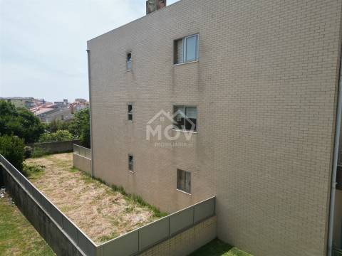 Apartamento T3 com terraço e jardim privativo