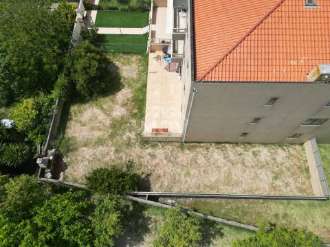 Apartamento T3 com terraço e jardim privativo