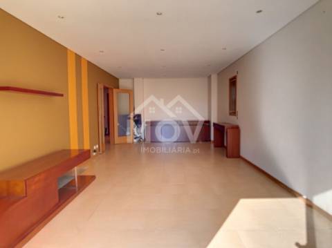 Apartamento T3 com terraço e jardim privativo