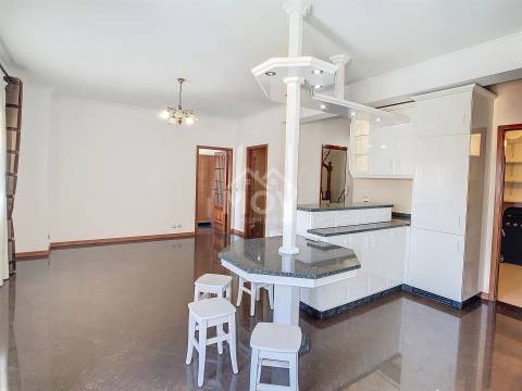 Apartamento T3+2 Duplex e com vistas mar