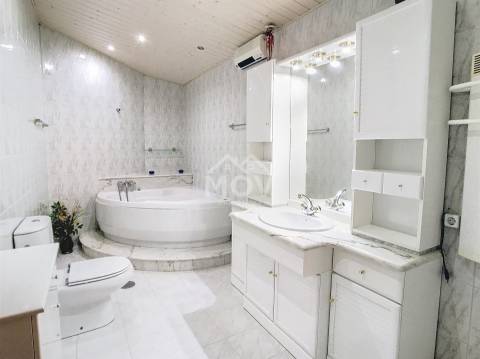 Apartamento T3+2 Duplex e com vistas mar