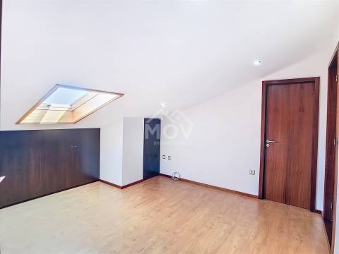 Apartamento T3+2 Duplex e com vistas mar