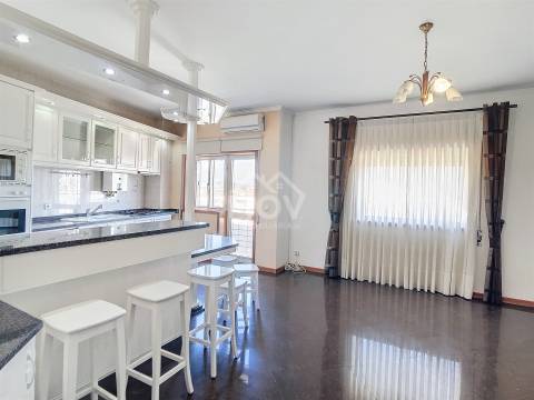 Apartamento T3+2 Duplex e com vistas mar