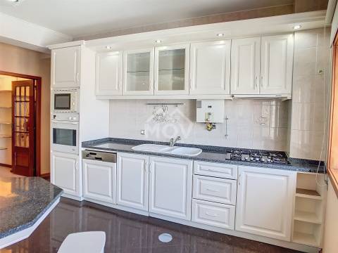 Apartamento T3+2 Duplex e com vistas mar