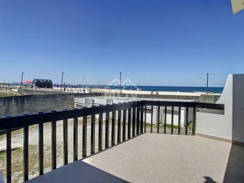 Moradia T3 na 1ª Linha de Mar