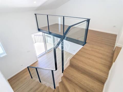 Moradia T3 na 1ª Linha de Mar