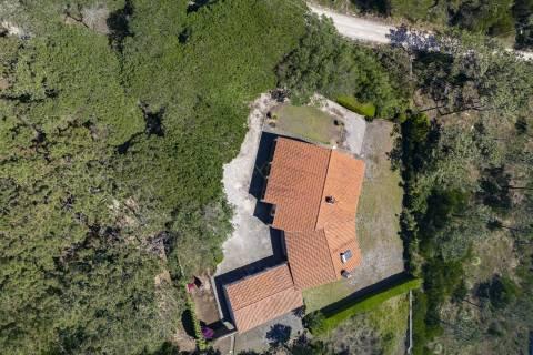 Propriedade Única na Azóia (Colares) . Uma Jóia à beira-mar