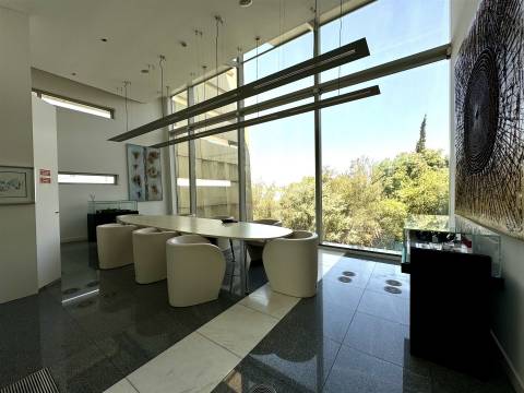 Edifício de escritórios com estacionamento, junto ao Oeiras Parque, em Oeiras