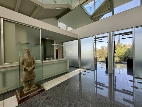 Edifício de escritórios com estacionamento, junto ao Oeiras Parque, em Oeiras