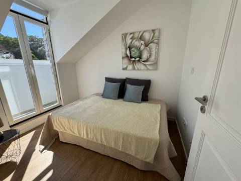 Apartamento T2 remodelado, vista rio, Santa Apolónia