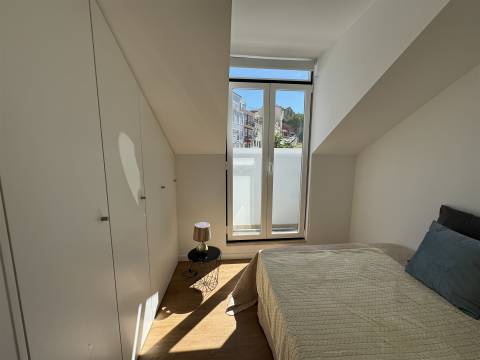 Apartamento T2 remodelado, vista rio, Santa Apolónia