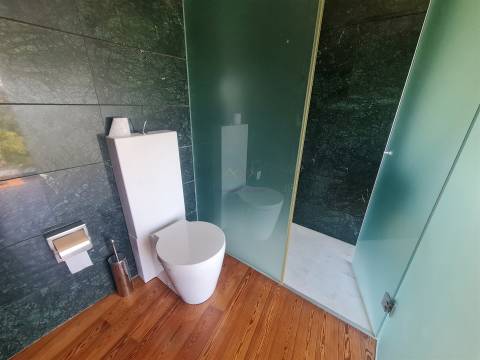 Edifício de escritórios com estacionamento, em Oeiras