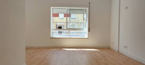 Paço de Arcos, T2 a 5 minutos da Praia