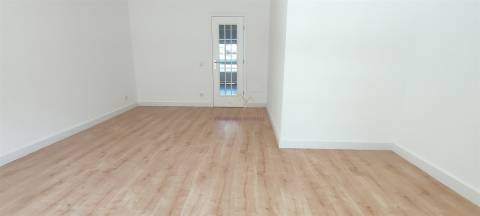 Paço de Arcos, T2 a 5 minutos da Praia