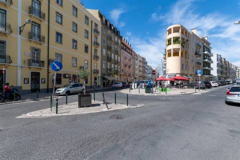 Apartamento T2 em Arroios com varanda