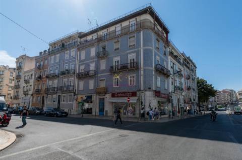 Apartamento T2 em Arroios com varanda