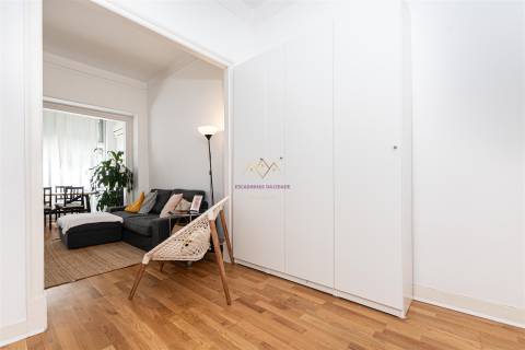 Apartamento T2 em Arroios com varanda