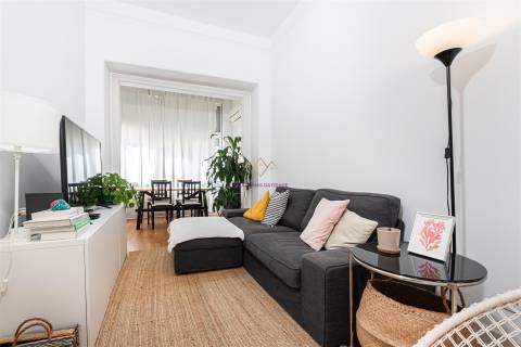 Apartamento T2 em Arroios com varanda