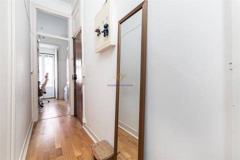 Apartamento T2 em Arroios com varanda