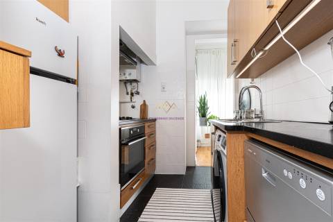 Apartamento T2 em Arroios com varanda