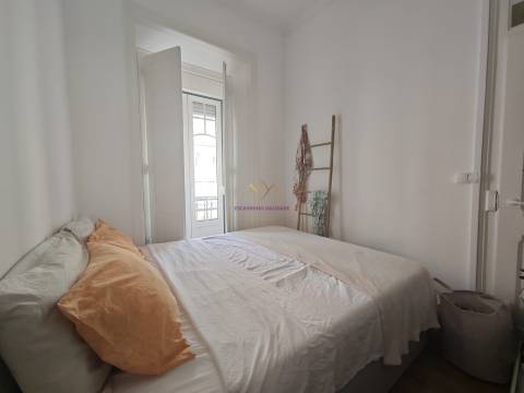 Apartamento T2 em Arroios com varanda