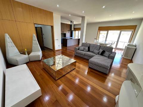 Apartamento T4+1 Venda em Póvoa de Varzim, Beiriz e Argivai,Póvoa de Varzim