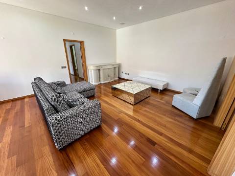 Apartamento T4+1 Venda em Póvoa de Varzim, Beiriz e Argivai,Póvoa de Varzim