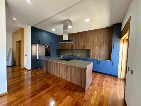 Apartamento T4+1 Venda em Póvoa de Varzim, Beiriz e Argivai,Póvoa de Varzim