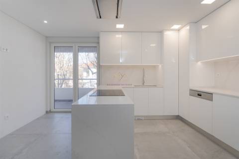 T3+1 Novo a estrear em Empreendimento de Luxo, Carcavelos