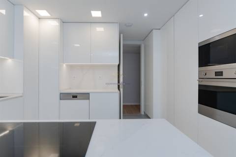 T3+1 Novo a estrear em Empreendimento de Luxo, Carcavelos