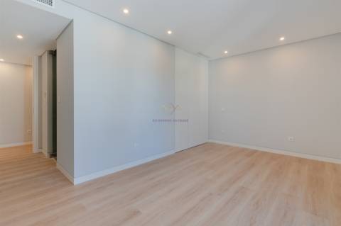 T3+1 Novo a estrear em Empreendimento de Luxo, Carcavelos