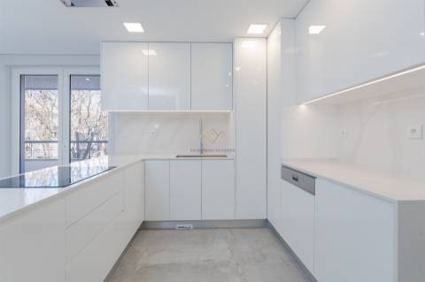 T3+1 Novo a estrear em Empreendimento de Luxo, Carcavelos