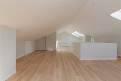 T3+1 Novo a estrear em Empreendimento de Luxo, Carcavelos