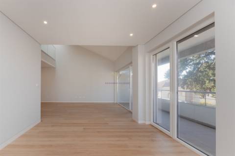 T3+1 Novo a estrear em Empreendimento de Luxo, Carcavelos