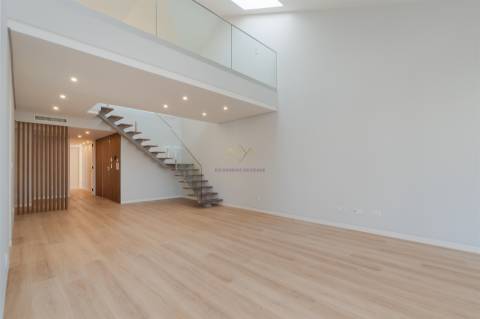 T3+1 Novo a estrear em Empreendimento de Luxo, Carcavelos