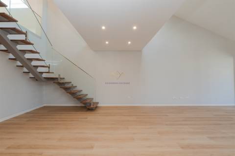 T3+1 Novo a estrear em Empreendimento de Luxo, Carcavelos