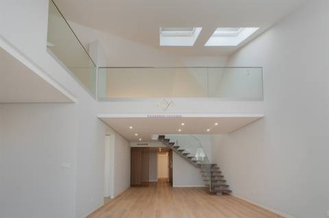 T3+1 Novo a estrear em Empreendimento de Luxo, Carcavelos