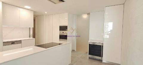 T3 a estrear em Empreendimento de Luxo, Carcavelos