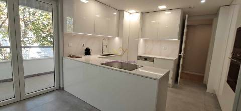 T3 a estrear em Empreendimento de Luxo, Carcavelos