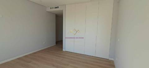 T3 a estrear em Empreendimento de Luxo, Carcavelos
