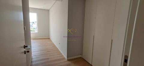 T3 a estrear em Empreendimento de Luxo, Carcavelos