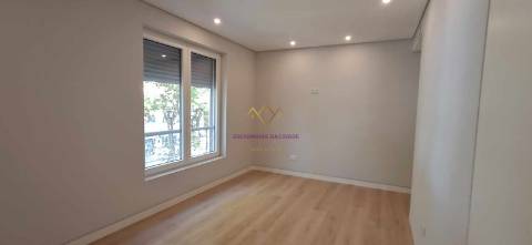 T3 a estrear em Empreendimento de Luxo, Carcavelos