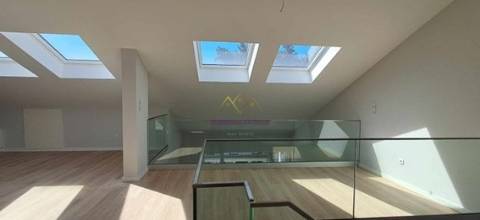 T3+1 duplex com mezaninne, em Empreendimento de Luxo, Carcavelos