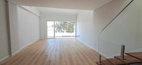 T3+1 duplex com mezaninne, em Empreendimento de Luxo, Carcavelos