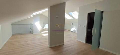 T3+1 duplex com mezaninne, em Empreendimento de Luxo, Carcavelos