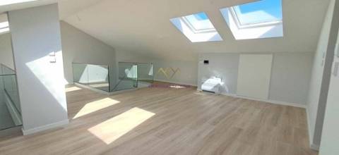 T3+1 duplex com mezaninne, em Empreendimento de Luxo, Carcavelos