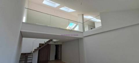 T3+1 duplex com mezaninne, em Empreendimento de Luxo, Carcavelos