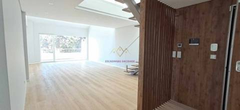 T3+1 duplex com mezaninne, em Empreendimento de Luxo, Carcavelos