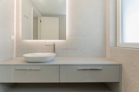 T3+1 duplex com mezaninne, em Empreendimento de Luxo, Carcavelos